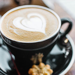 深夜木瓜视频上热搜：主持人卷入花絮事件，全网疯传，真相让人瞠目